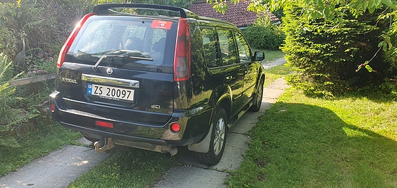 Nissan X-Trail 2 of 5