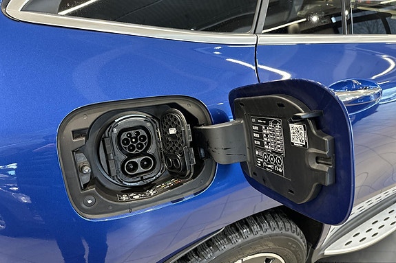 Mercedes-Benz EQC400 22 of 24