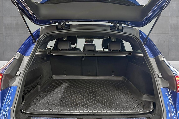 Mercedes-Benz EQC400 18 of 24