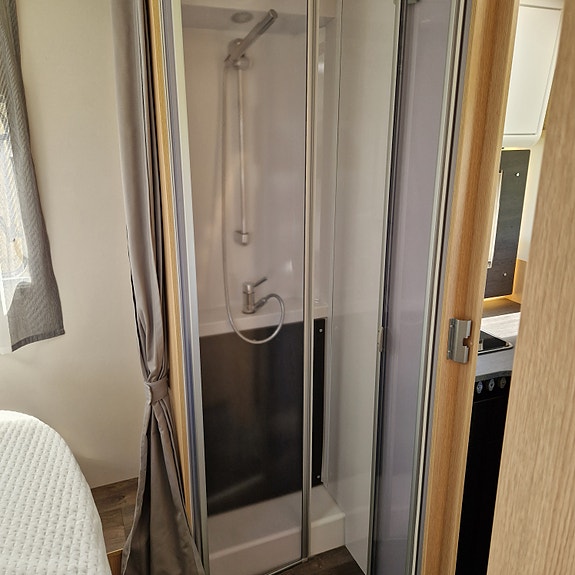 Sunlight Sunlight T690L - Automat - Queenbed- Senkeseng-Solcelle 230W-Vinterdekk-Ryggekamra- 23 mnd Garanti 30 of 30