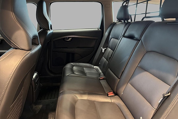 Volvo XC70 17 of 24