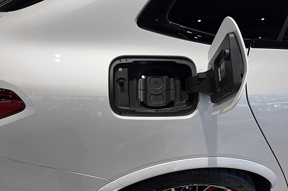 BMW i4 9 of 23