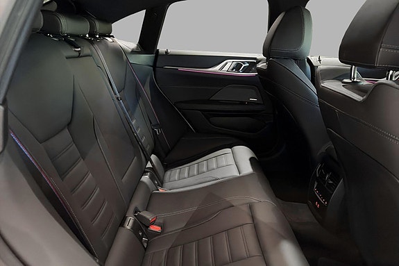 BMW i4 18 of 23