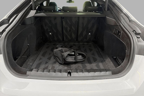 BMW i4 20 of 23