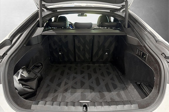 BMW i4 19 of 23