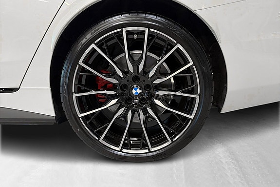 BMW i4 21 of 23