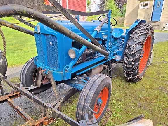 Ford Major med frontlaster og plog 5 of 5