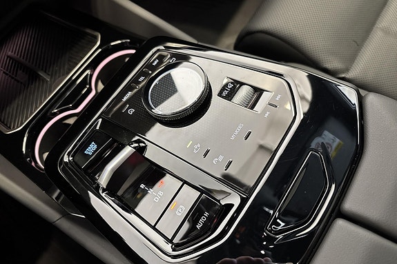 BMW i5 20 of 25