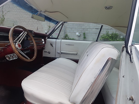 Pontiac Bonneville 10 of 14