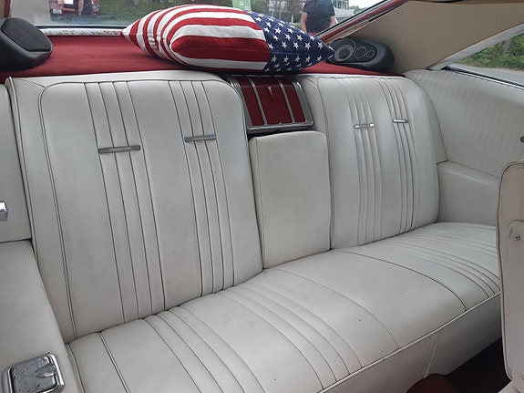 Pontiac Bonneville 12 of 14