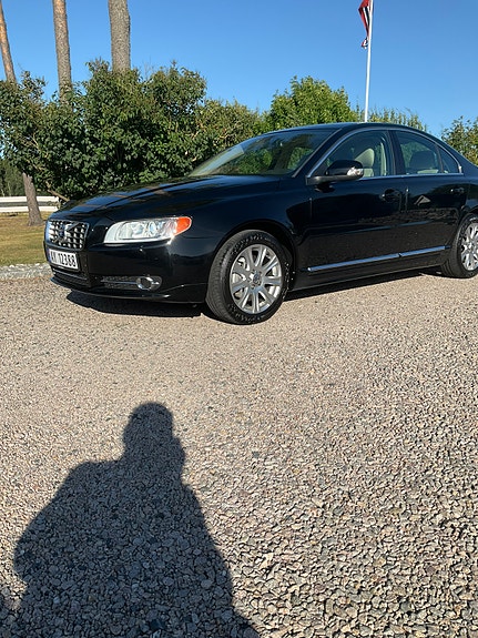 Volvo S80 2 of 5