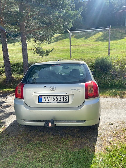 Toyota Corolla 4 of 5