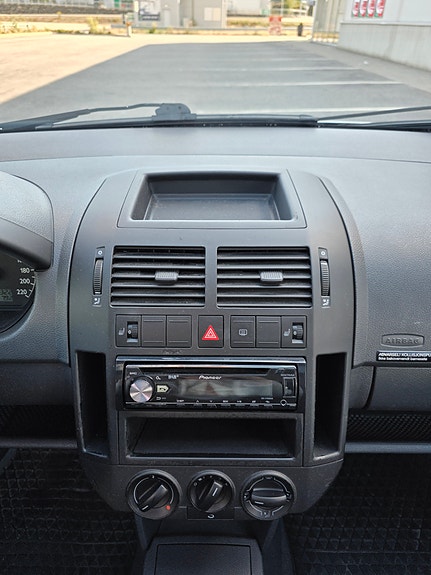 Volkswagen Polo 8 of 30