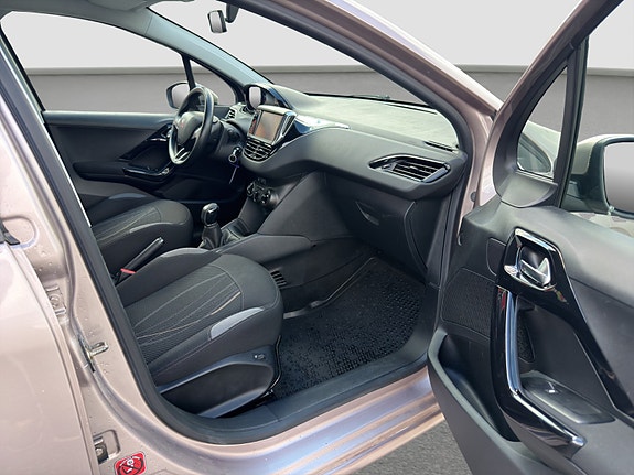 Peugeot 208 19 of 22