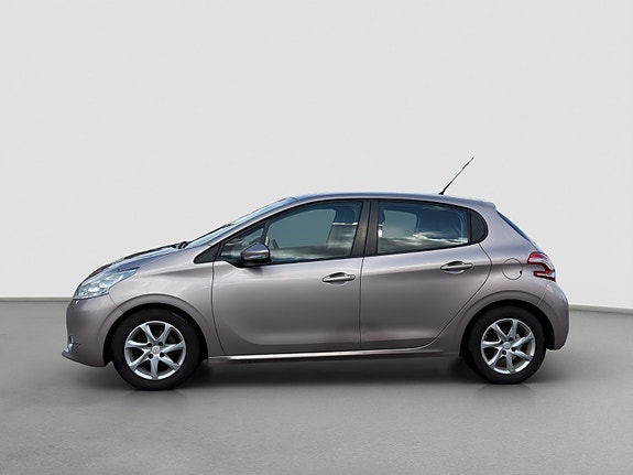 Peugeot 208 2 of 22