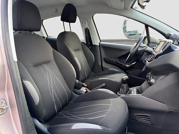 Peugeot 208 20 of 22