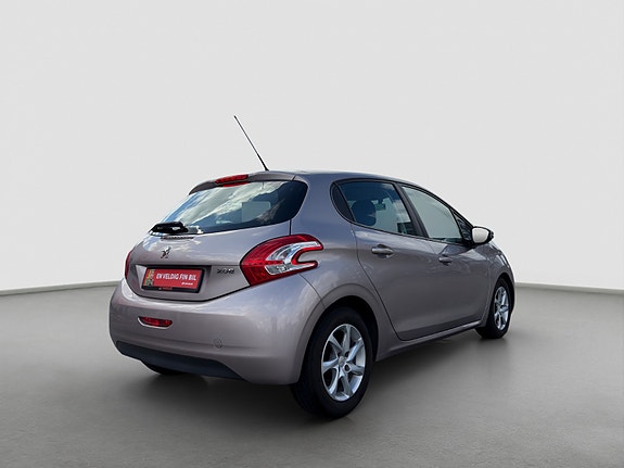 Peugeot 208 5 of 22