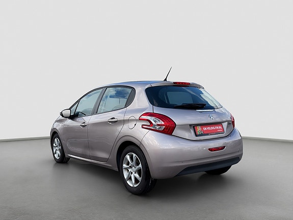 Peugeot 208 3 of 22