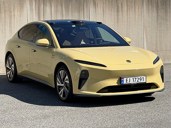 NIO ET5 2 of 5