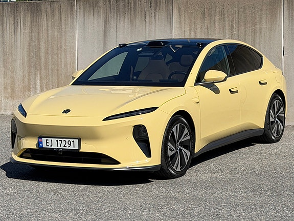 NIO ET5 4 of 5
