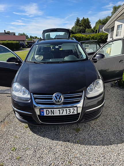 Volkswagen Golf V 2 of 10