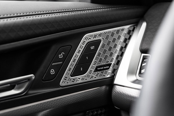 BMW iX2 27 of 30