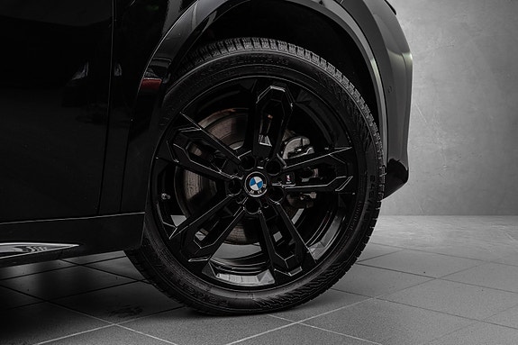 BMW iX2 11 of 30