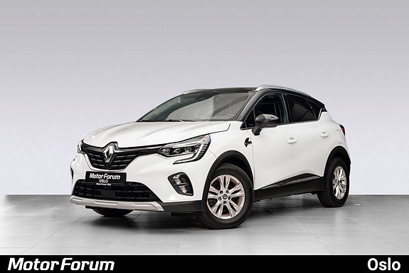 Tøff hvit SUV med karakteristiske LED-lys og stilrent design.
