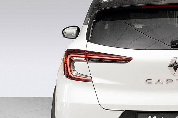 Elegant baklysdesign kombinerer sikkerhet med ren SUV-silhuett.