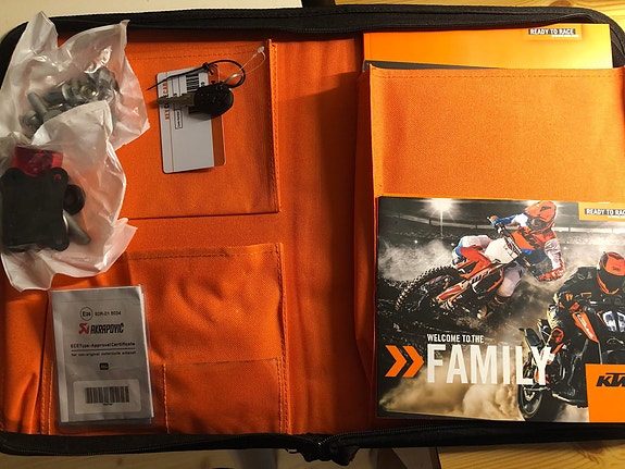 KTM 690 Duke R - A2 - Akrapovic - Tank og sidevesker 17 of 19