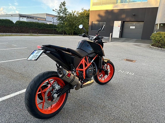 KTM 690 Duke R - A2 - Akrapovic - Tank og sidevesker 3 of 19