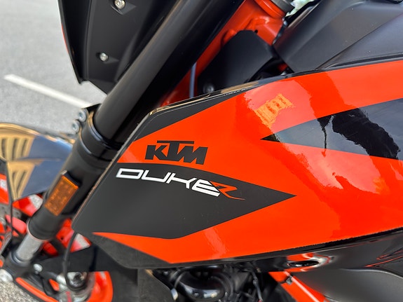 KTM 690 Duke R - A2 - Akrapovic - Tank og sidevesker 8 of 19