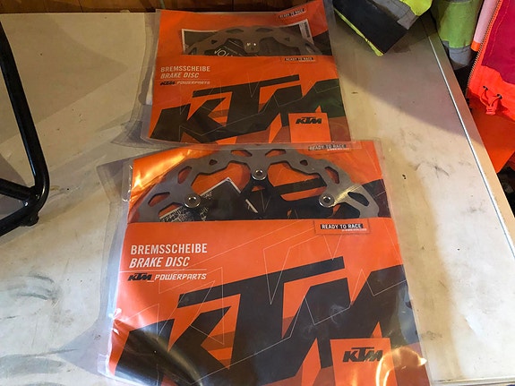 KTM 690 Duke R - A2 - Akrapovic - Tank og sidevesker 16 of 19