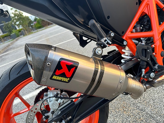 KTM 690 Duke R - A2 - Akrapovic - Tank og sidevesker 9 of 19