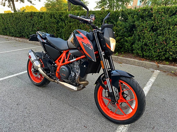 KTM 690 Duke R - A2 - Akrapovic - Tank og sidevesker 18 of 19