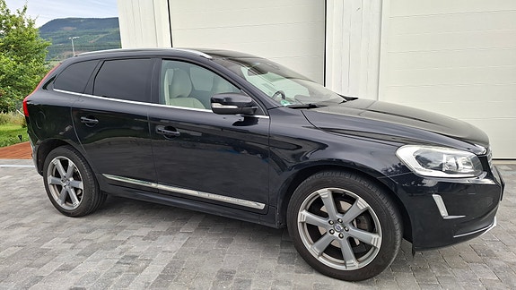 Volvo XC60 2 of 5