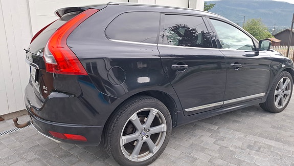 Volvo XC60 3 of 5