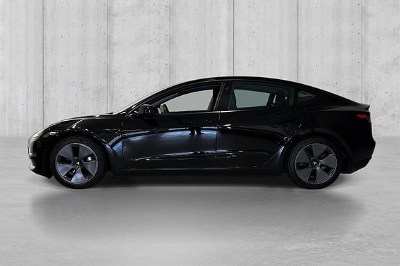 Tesla Model 3 4 of 5