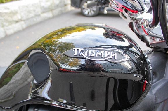 Triumph Rocket III Roadster ABS 13 of 18