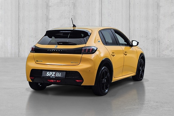Peugeot 208 3 of 5