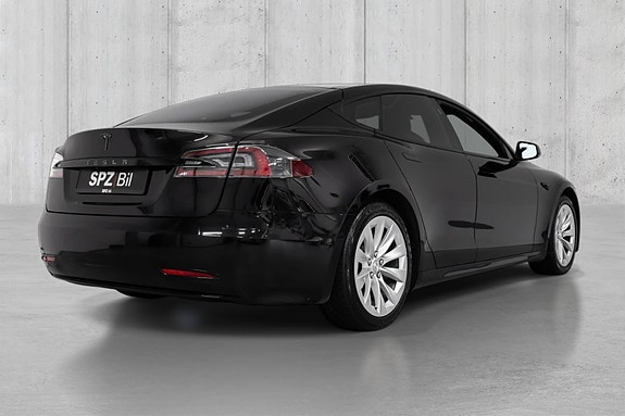 Tesla Model S 2 of 5