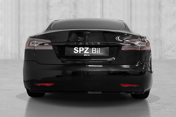 Tesla Model S 4 of 5