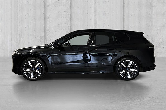 BMW iX 4 of 5