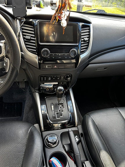Mitsubishi L200 7 of 17