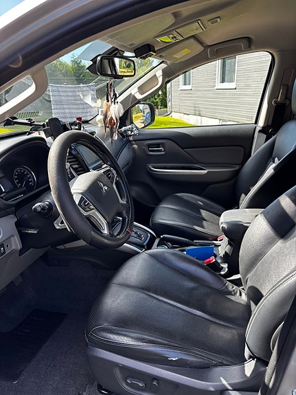 Mitsubishi L200 8 of 17