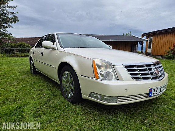 Cadillac Deville 3 of 5