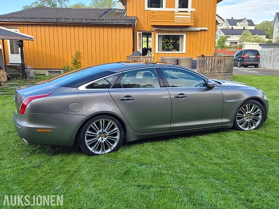 Jaguar XJ 2 of 25