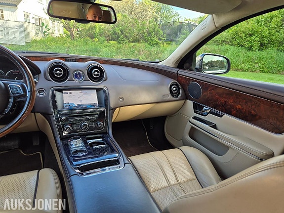 Jaguar XJ 7 of 25