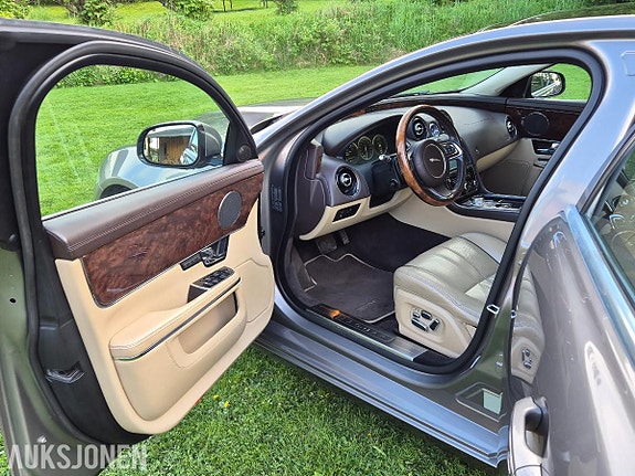 Jaguar XJ 4 of 25