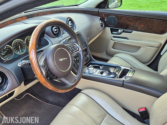 Jaguar XJ 5 of 25